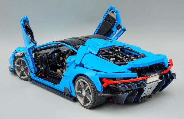 DoubleE / CADA 770-4 Lamborghini Centenario 1:8 hypercar 2